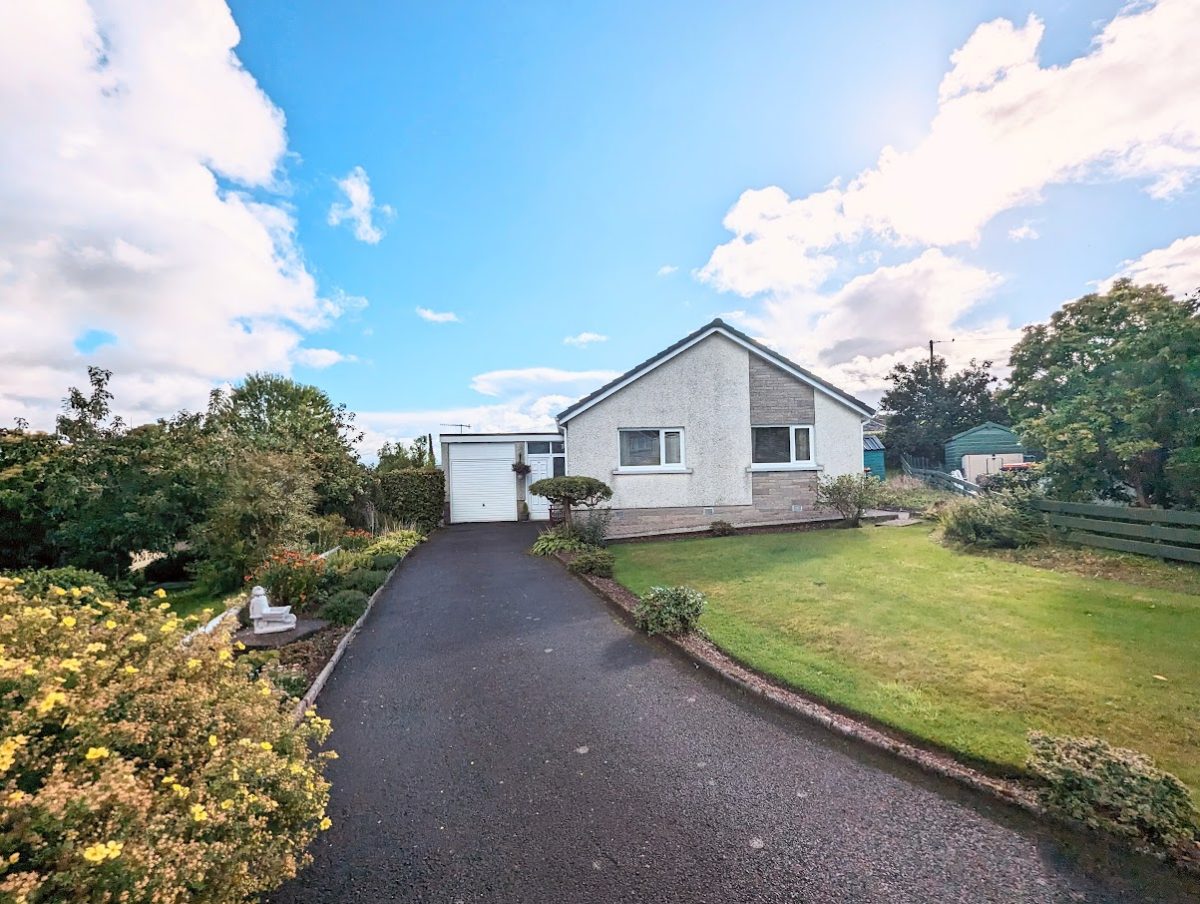 15 Carruchan Place, Cargenbridge, Dumfries, DG2 8LJ - Pollock and McLean